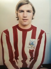 TONY CURRIE - SHEFFIELD UNITED LEGEND - EXCELLENT UNSIGNED PHOTOGRAPH