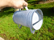 ANCIEN ABREUVOIR TONNEAU ACIER GALVANISE DE FERME ENVIRON 5 LITRES NO ARROSOIR
