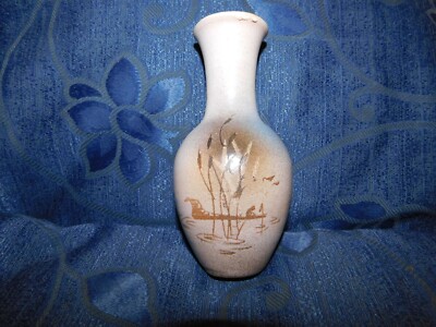 KLEINE SPANISCHE KUNSTKERAMIK VASE SIGNIERT RIAN FISCHBOOT DURCH SCHILF GESEHEN DESIGN