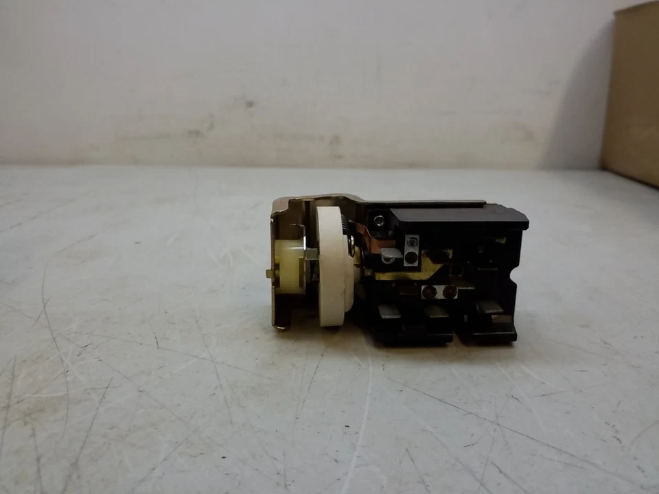 LS24 Kemparts Headlight Switch LS24 Kemparts Headlight Switch - Image 3 of 4