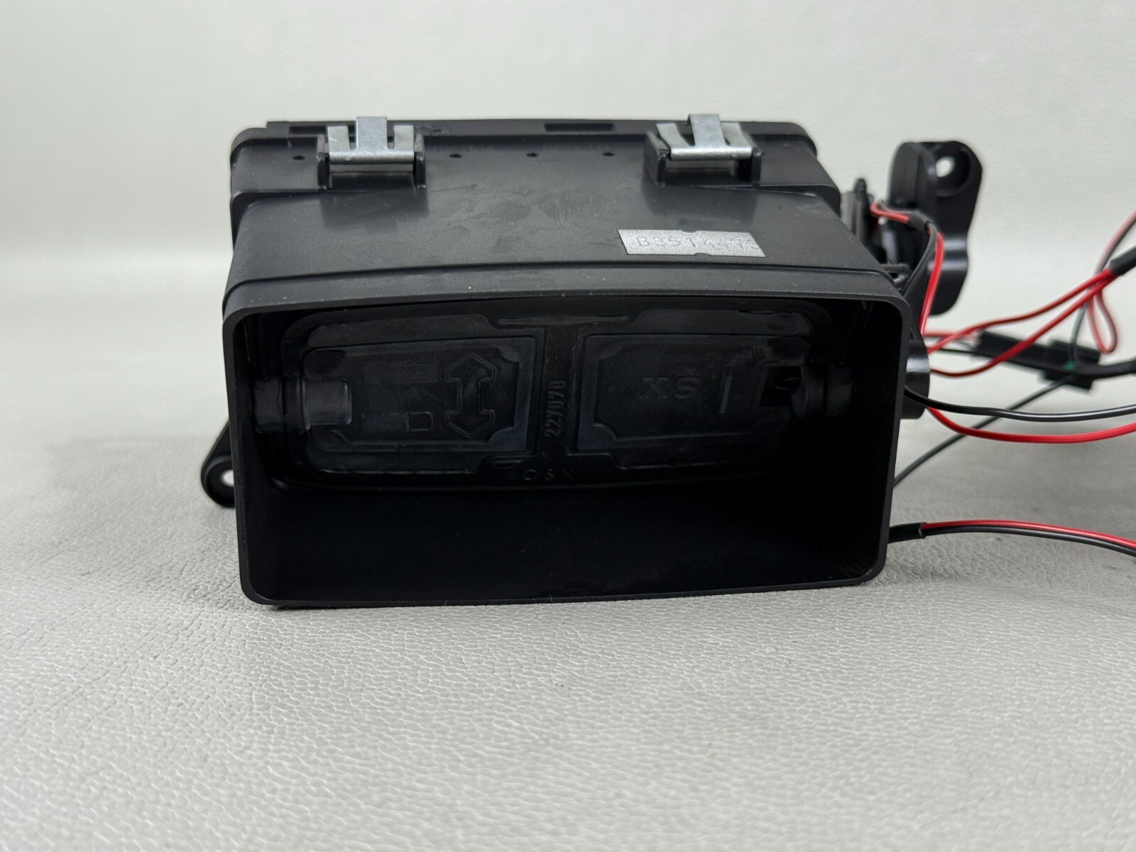 BRAND NEW! MASERATI QUATTROPORTE AIR VENT KIT OEM 673001090