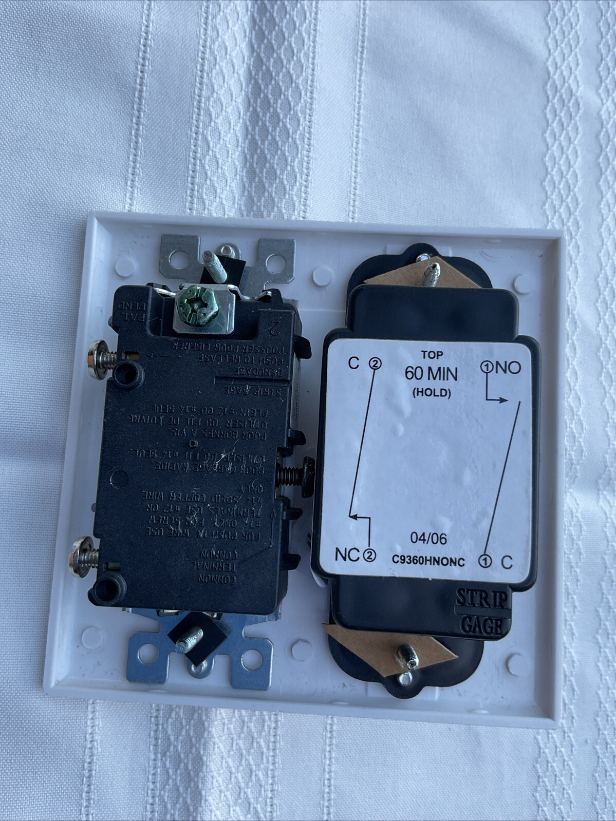 BROAN 62W 60-MINUTE TIME CONTROL With Dbl. Rocker Switches. N.O.S.