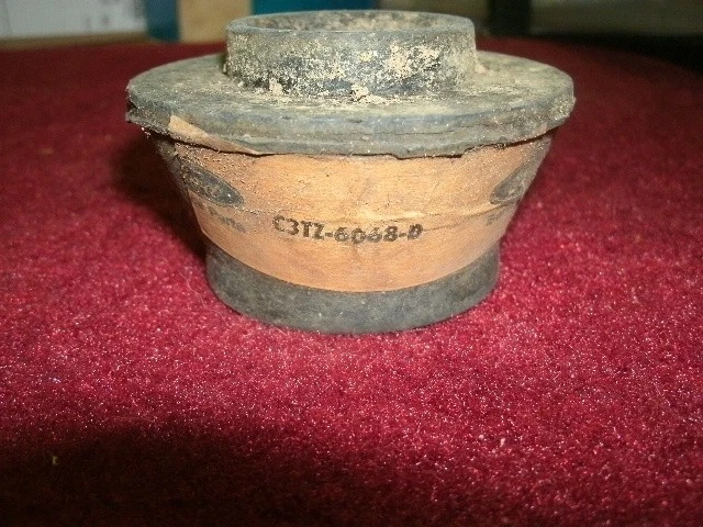 NOS 1973 - 1977 福特 F500 300 CI 发动机安装前部 C3TZ-6068-D — 第 2/2 张图片