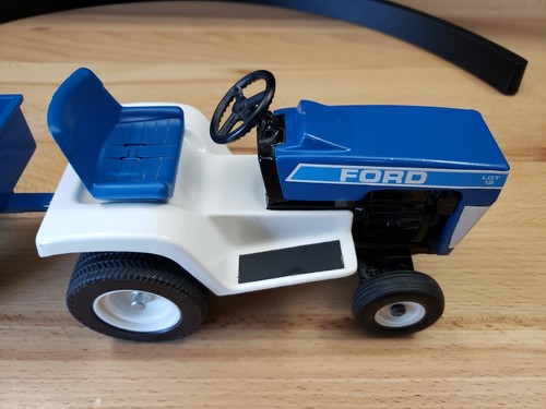 Vintage Ertl Ford LGT 12 Tractor with Wagon Lawn and Garden Set Diecast 1:12 - Picture 10 of 21