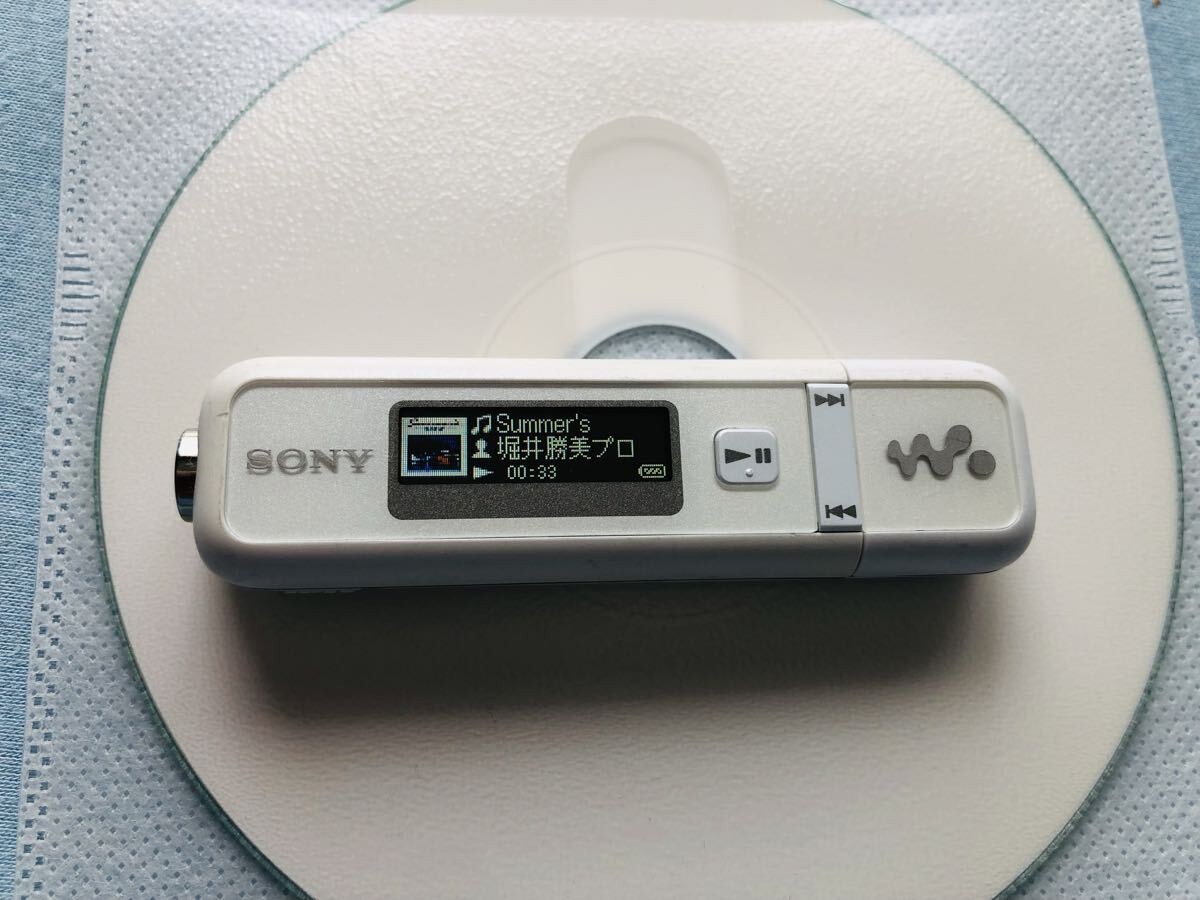 SONY Network Walkman NW-E026F Pure White 4GB Tested Used