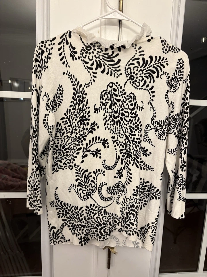 Cárdigan suéter manga corta White House Black Market blanco negro brillante talla M Foto 2 de 3