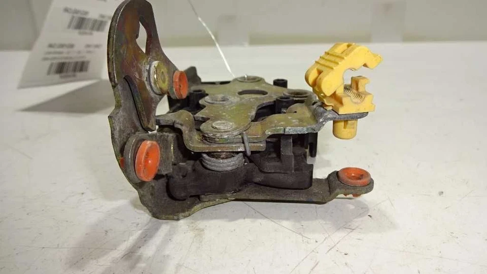 DRIVER LH FRONT DOOR LATCH MANUAL LOCKS FITS 95-05 CAVALIER 554746 - Image 3 of 4