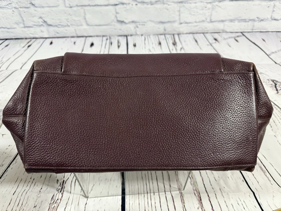 Bolso de hombro Henri Bendel grande de cuero borgoña para mujer Foto 3 de 4