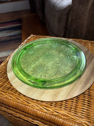 Jeanette Uranium Glass Sunflower Cake Plate Depression Green Daisy Footed 10”