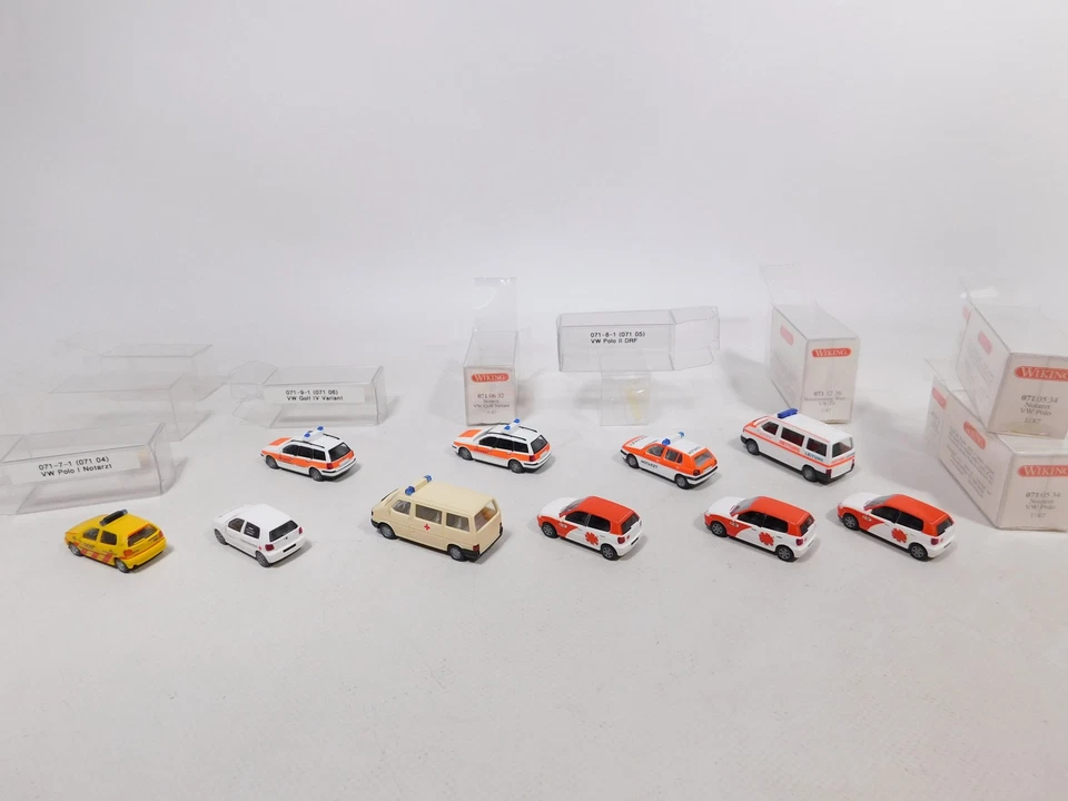 10x wiking H0 1:87 Modello VW : 071 Ambulanza Polo/Golf + Drk T4 ecc Mint # - Immagine 2 di 3