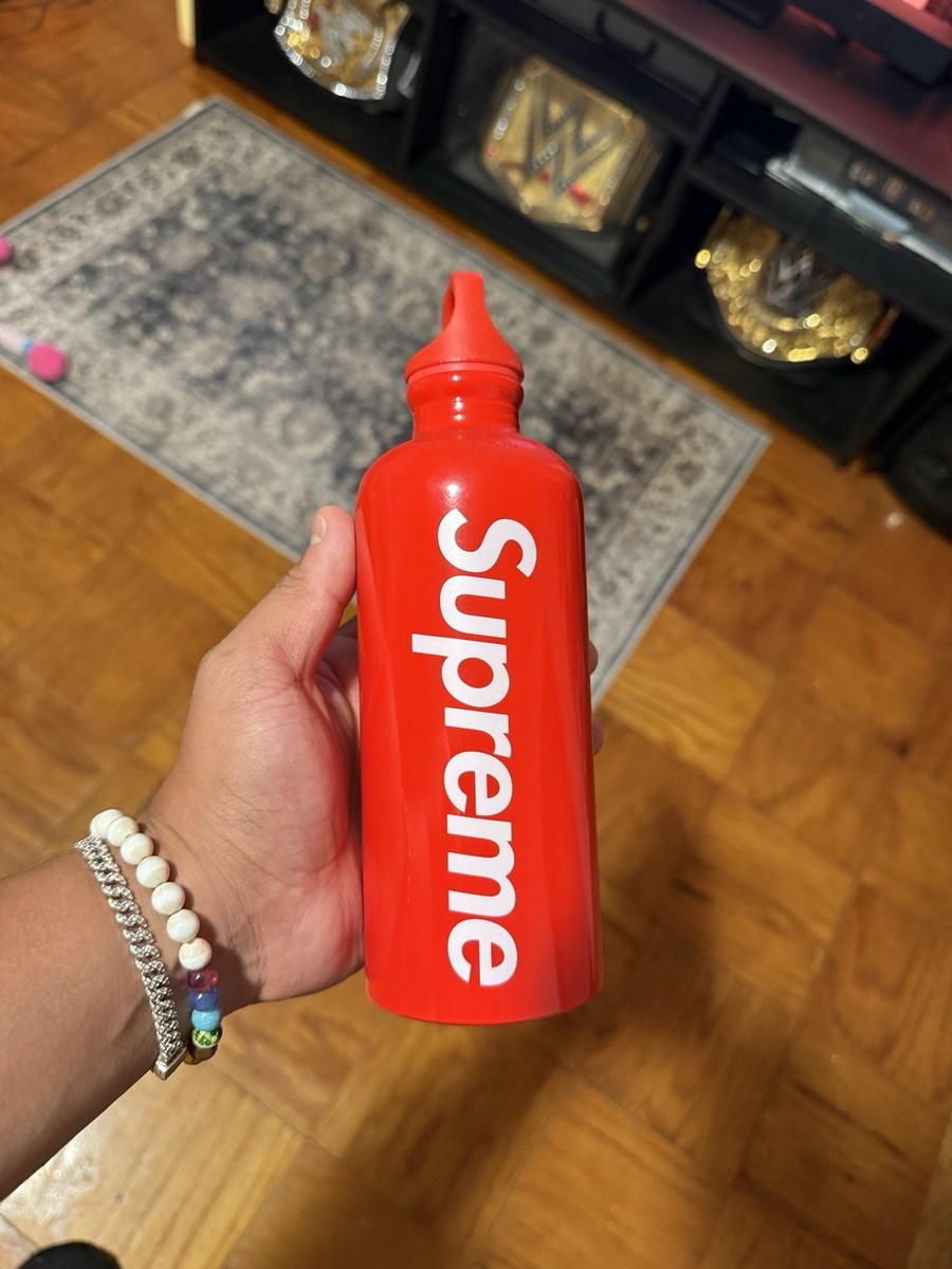 小物 Supreme SIGG Traveller0.6L Water Bottle Supreme SIGG™ Traveller 0.6L Water Bottle (SS23) - $38