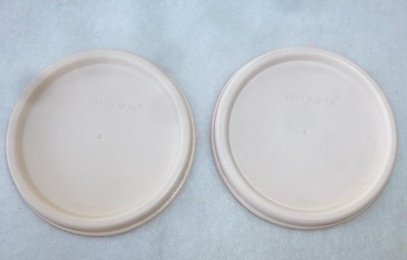 Lot of 2 Vtg Tupperware Replacement Lid 1607 Modular Mate Round Seal Cream 3.5"
