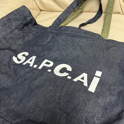 sacai apc バッグ アー・ペー・セー」と「サカイ」のネイビーのコラボトートは