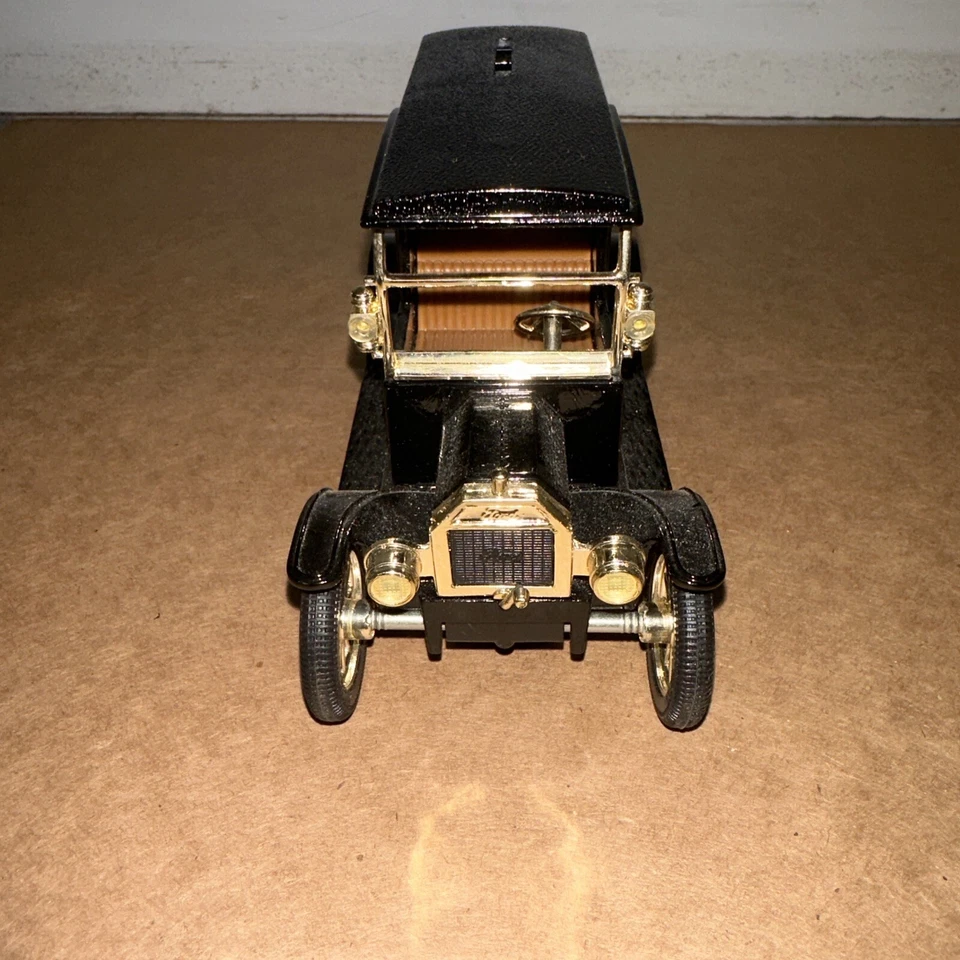 Camión ERTL 1:25 escala Fleet Farm 1917 modelo T Bank 1994 tercera edición con llave Foto 3 de 4