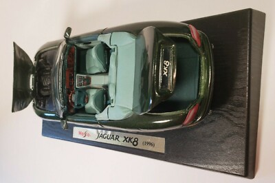 Maisto Jaguar XK8 Convertible 1996 Special Edition Dark Green 1:18