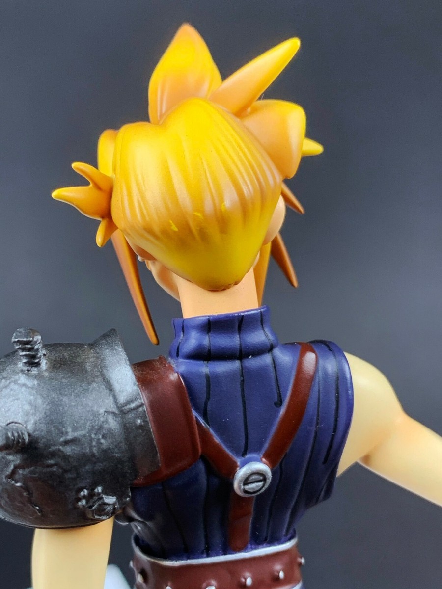 USED Final Fantasy 7 Cloud Strife Cold Cast Figure 1/8 USED Final Fantasy 7 Cloud Strife Cold Cast Figure 1/8