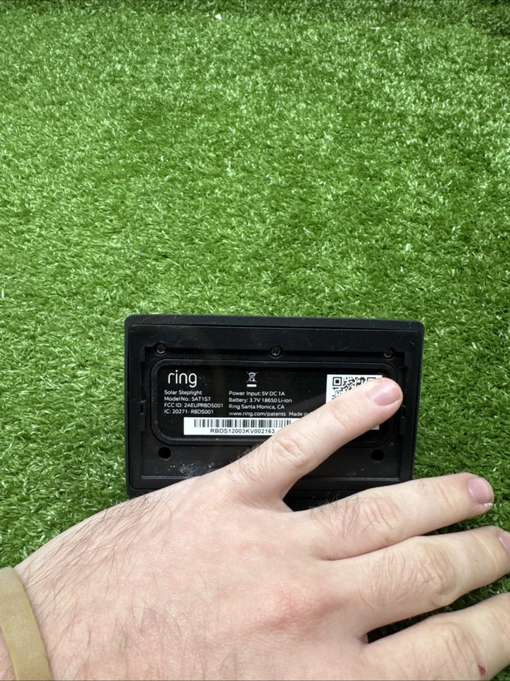 Ring Solar-Powered Outdoor Motion-Sensor Security Light - Black.   19 - Image 3 of 4