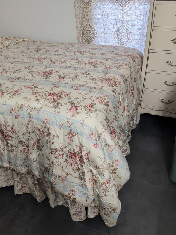 4 Pcs American Living Hillsborough Ralph Lauren Queen Comforter, Shams & Skirt  - Image 3 of 4