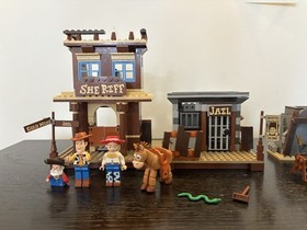 LEGO Toy Story 2 7594 Woody's Roundup! Missing A Few Pieces W/ Manual & Minifigu