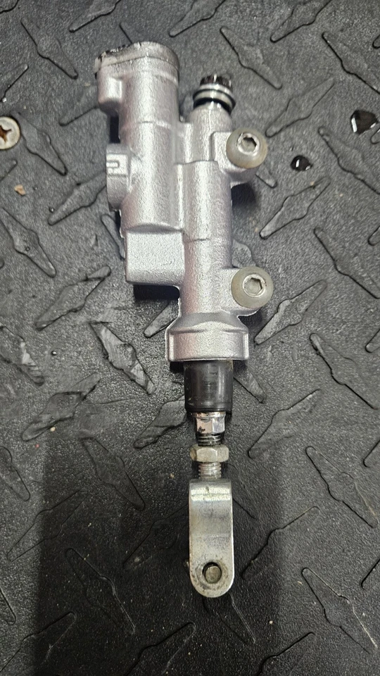 Honda CRF150R CRF 150R 2008-2024 cilindro maestro de freno trasero #13 Foto 2 de 3