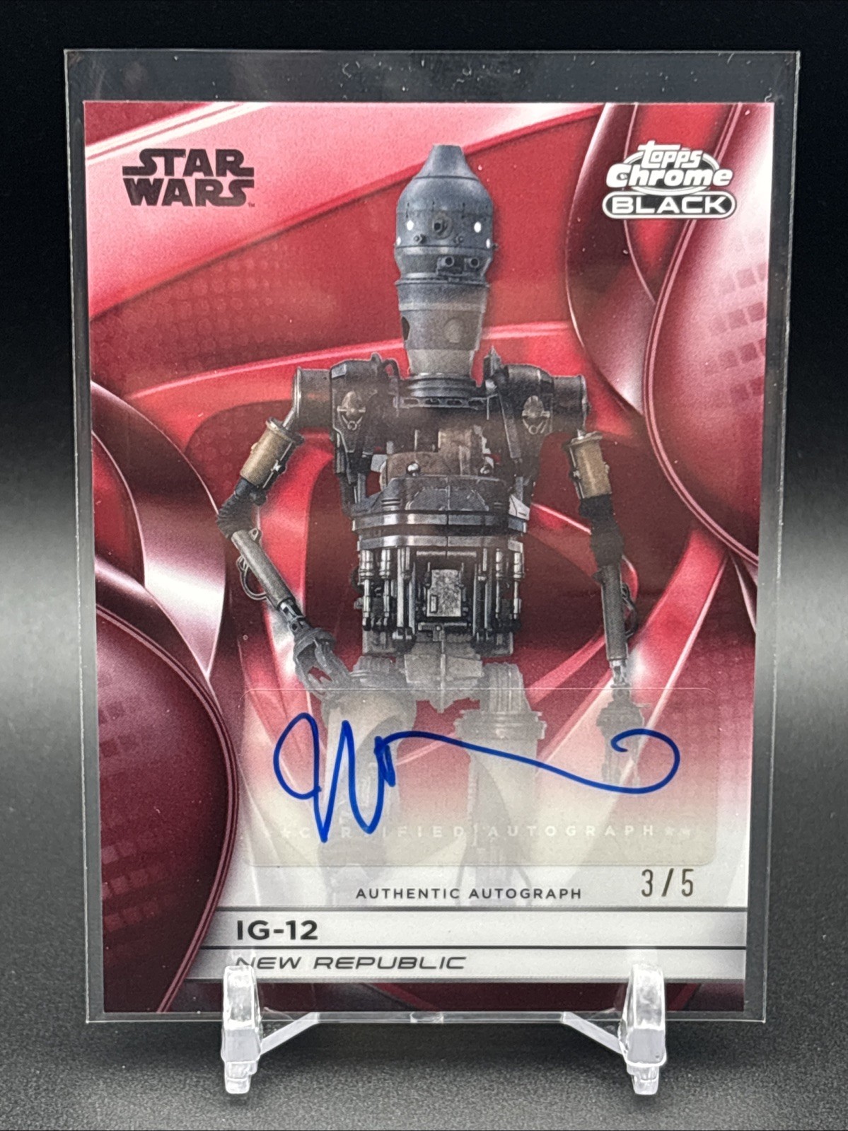 2025 Topps Chrome Black Star Wars Smugglers Outpost Red Refractor Auto /5 IG-12 view 1