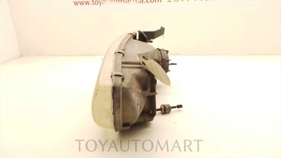 91-93 TOYOTA PREVIA DRIVER SIDE FRONT LEFT HEADLIGHT ASSEMBLY - Image 2 of 4
