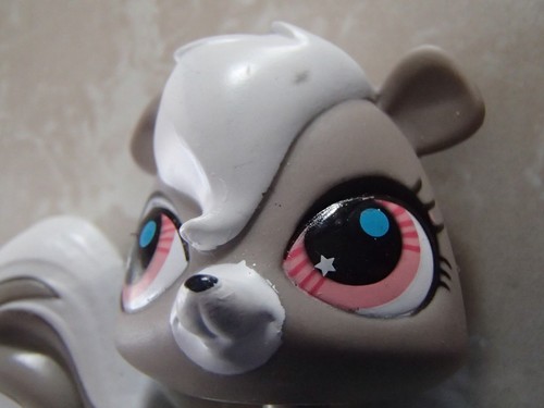 Littlest Pet Shop RARE Squirrel #2694 Grey Pink Red Eyes Pepper Clark Skunk LPS - Picture 2 of 3