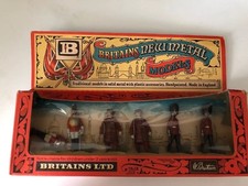 BRITAINS NEW METAL CERMONIAL SOLDIERS FROM 1976  7225