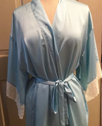 Nwt $78 Josie By Natori Light Blue Satin White Lace Trim Coquette Wrap Robe L Lg - Picture 3 of 4