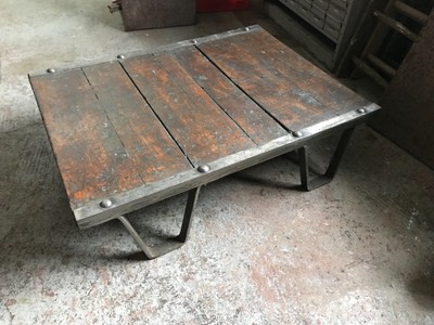 Salvaged Vintage Industrial Wooden Metal Railway Pallet Coffee Table Ebay