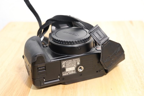 Canon EOS Rebel XTi 10.1MP Digital SLR Camera BODY ONLY - Picture 5 of 5