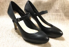 Franco Sarto 4.5" heels with Strap little to no wear excellent size 11 M in box