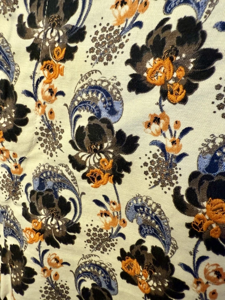 Pantalones cortos florales Club Monaco para hombre negros y naranjas - talla 34 Foto 3 de 4