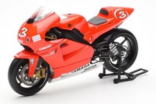 Minichamps 1 12 Yamaha YZR M1 MotoGP 2002 Biaggi