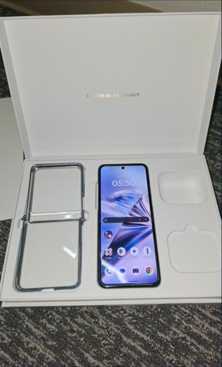 Motorola RAZR 60 Brilliant Crystals Collection 2025 Swarovski