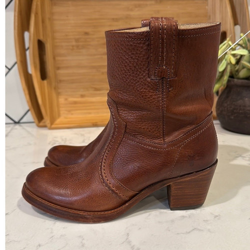 FRYE Jane Trapunto Stitched Leather Bootie Redwood Brown Heeled Boots 6.5 B - Picture 1 of 6