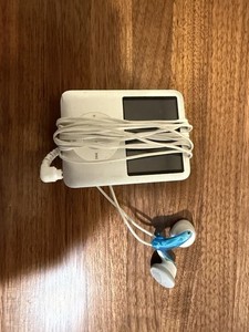 Apple iPod Classic 7th Generation Silver MP3 Player 