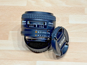 Nikon Nikkor 28mm f2.8 D autofocus wide angle lens near mint