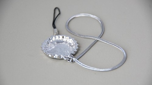 Bouteille Christian Dior sangle de bouchon charme accessoires téléphone argent métal - Photo 4 sur 4