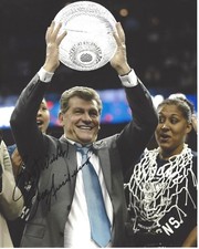 UCONN LADY HUSKIES HEAD COACH GENO AURIEMMA SIGNED 8x10 PHOTO COA NCAA CHAMPS E