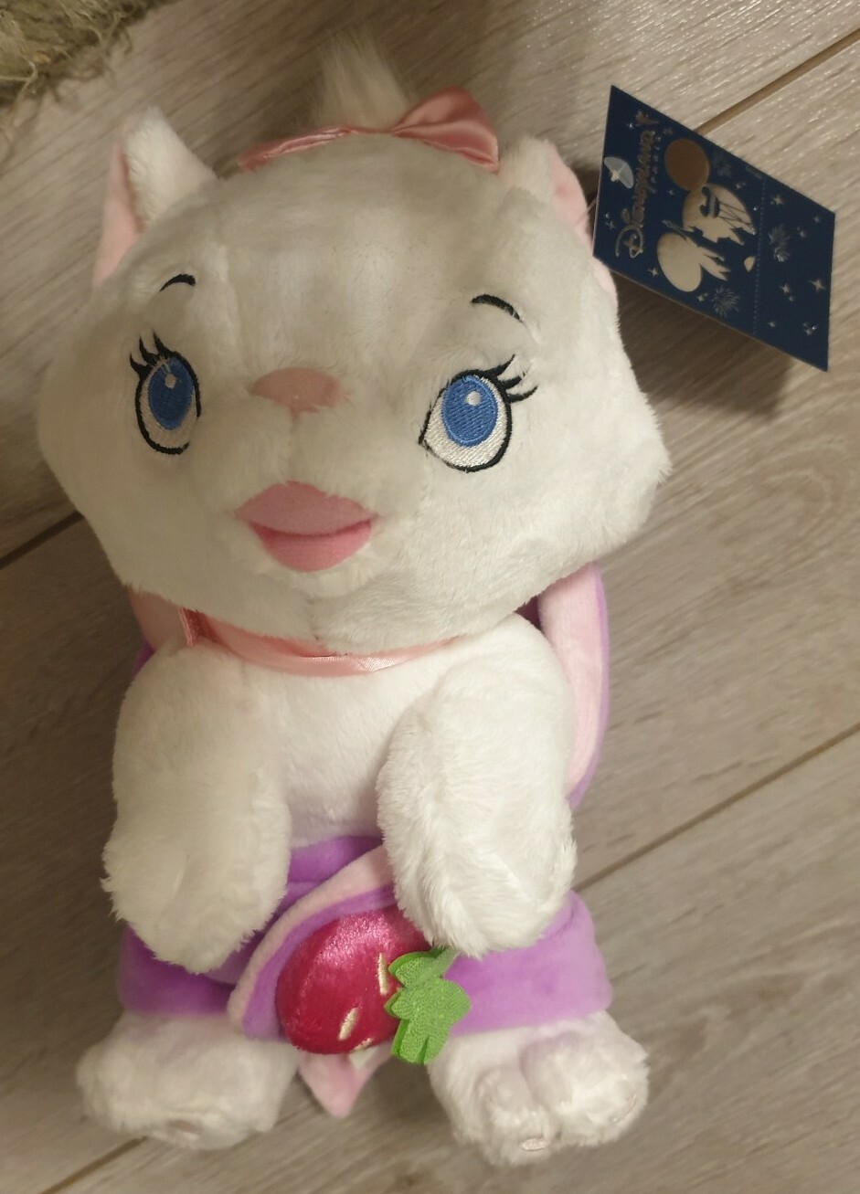 Peluche Marie Disneyland Paris avec couverture rose pour bébé