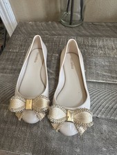 Mini Melissa Sweet Love flats in cream with a decorative gold Youth Size 2