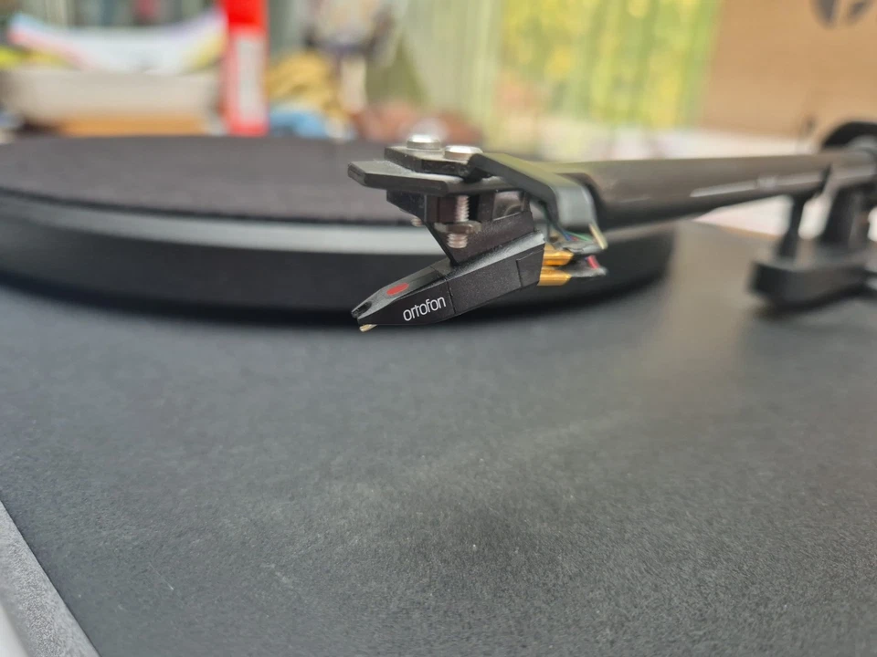 PRO-JECT DEBUT III PHONO SB TURNTABLE BUILT IN PHONO PRE-AMP ORTOFON Cartridge  - Image 3 of 4