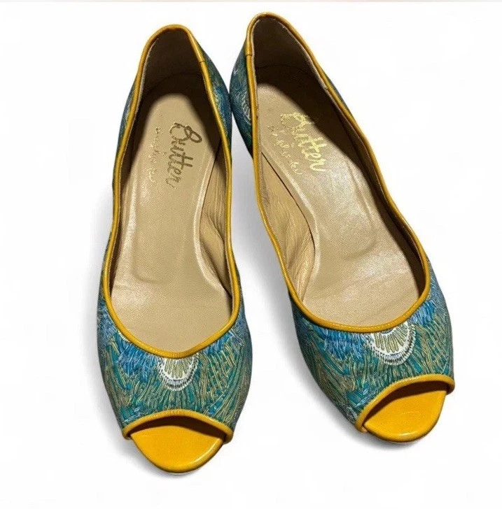 Peep Toe wedge heels w/ peacock pattern made by Butter for Simplysoles, Sz 8 - Image 4 of 4