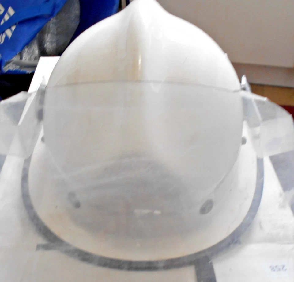 CASCO BOMBERO VINTAGE CFS [SERVICIO DE BOMBEROS DEL PAÍS] CON PROTECCIÓN FACIAL Y CUELLO Foto 2 de 4