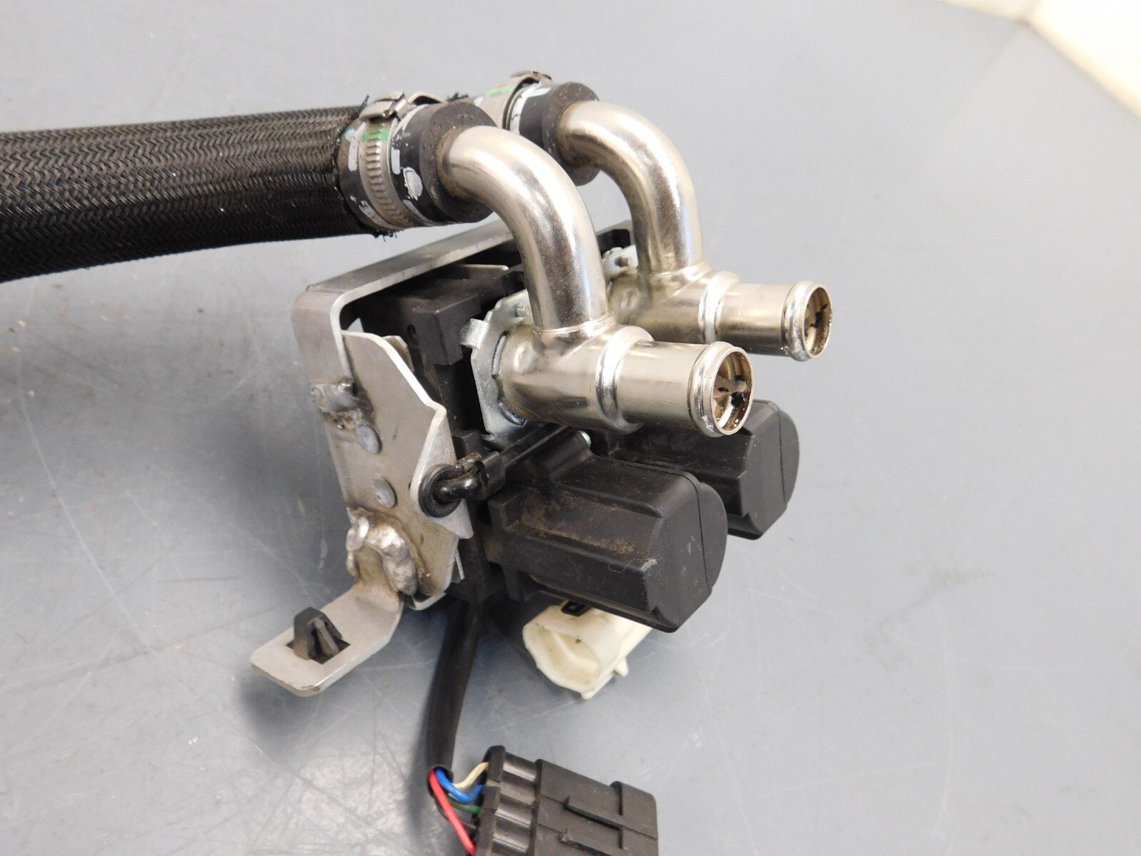 2015 11 12 13 14 16 Ferrari FF Left / Right TGK Proportioning Valves #7170 J1