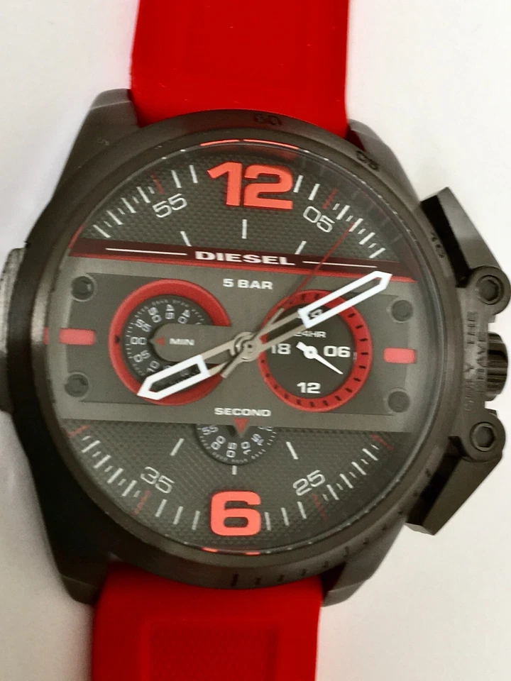 NUEVO RELOJ DIÉSEL DZ4388 IRONSIDE GUNMETAL ROJO CORREA SILICONA, CRONÓGRAFO SIN CAJA Foto 2 de 4