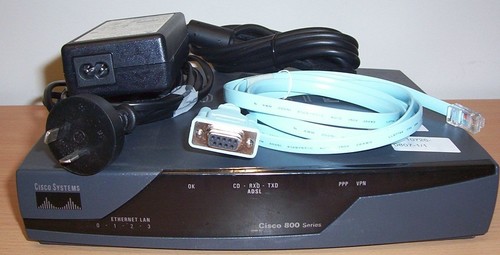 Cisco 857 ADSL modem/router/switch (4-port) CISCO857-K9 V05 IOS V 12.4(15)T5 - 第 1/2 張圖片