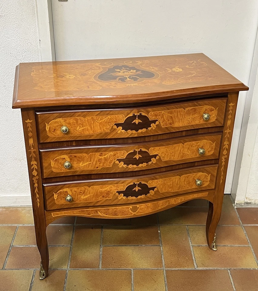 Kommode von Marconi Arte Nussbaum im Barockstil Handarbeit mit Intarsien