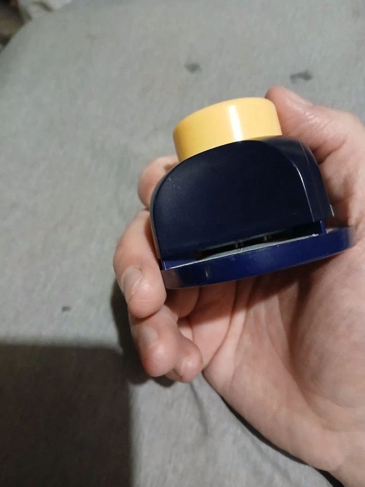 Fiskars Craft Paper Hole Punch Romantique Lace Corner Trim 3 in 1 Romantic Edge - Image 3 of 4